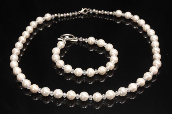 Princess Pearl Necklace and Bracelet Set