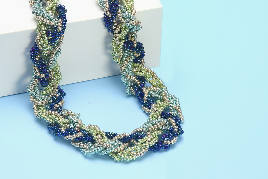 compile-seed-plait-necklace-no-spinner-6x4